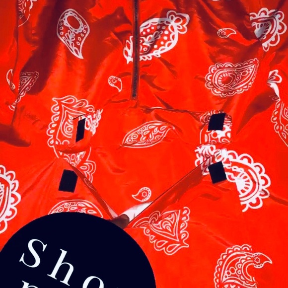 ❌(SOLD ELSEWHERE)❌
Sz.M Red&White Bandanna Pattern Forever 21 Hoody - Picture 7 of 7